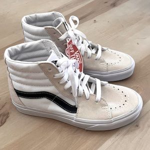 Vans SK8 White/Ivory Hightop Skate Shoe with Navy detail.  M5 W6.5 New with tags